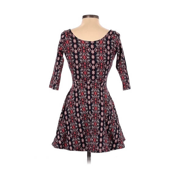 Hollister Short-Sleeve Patterned Skater Dress - Picture 2 of 7